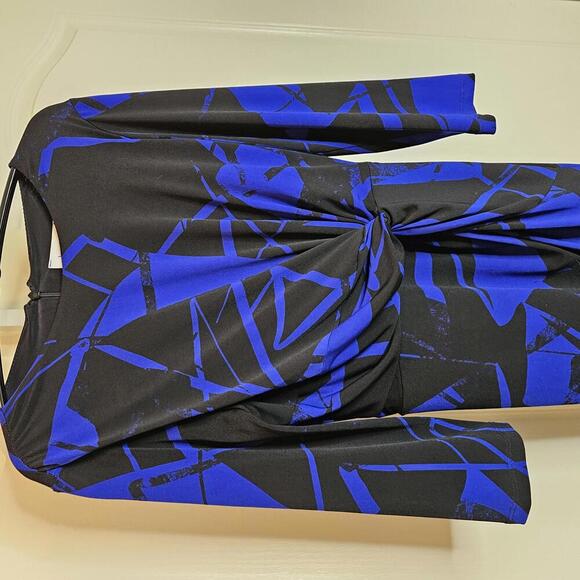 Stylish Blue Abstract Print Midi Dress - Picture 2 of 6